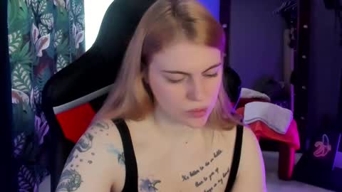 Snapshot of jolly_doll_ chatting on 02/27/25, 07:01 Jolly online show from 02/27/25, 07:01