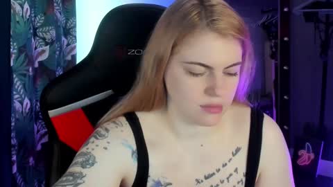 Snapshot of jolly_doll_ chatting on 03/04/25, 02:38 Jolly online show from 03/04/25, 02:38