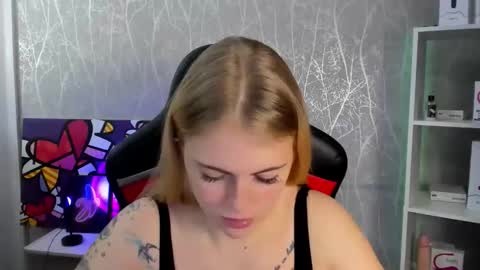 Snapshot of jolly_doll_ chatting on 09/13/25, 03:50 Jolly online show from 09/13/25, 03:50