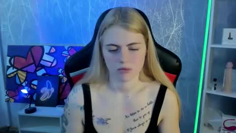 Snapshot of jolly_doll_ chatting on 11/25/25, 04:56 Jolly online show from 11/25/25, 04:56