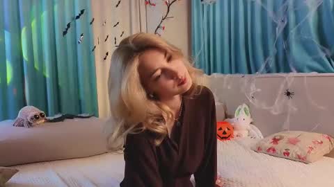 Viola online show from 10/30/25, 11:11