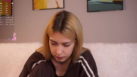 Viola online show from 04/10/26, 01:16