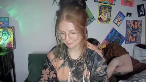 Snapshot of jonahandsarah chatting on 12/19/24, 12:56 JONAH AND SARAH online show from 12/19/24, 12:56