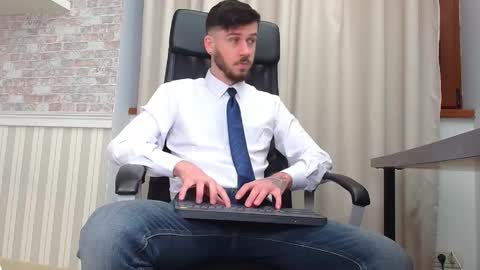 Snapshot of jonahshaw chatting on 11/23/25, 05:18 JonahShaw online show from 11/23/25, 05:18