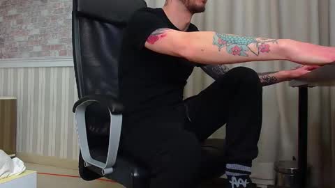 Snapshot of jonahshaw chatting on 12/15/25, 05:44 JonahShaw online show from 12/15/25, 05:44