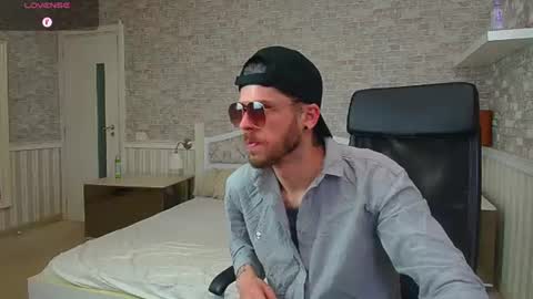 Snapshot of jonahshaw chatting on 06/18/26, 04:13 JonahShaw online show from 06/18/26, 04:13