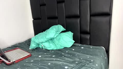 jonathancast08 online show from 04/15/26, 07:58