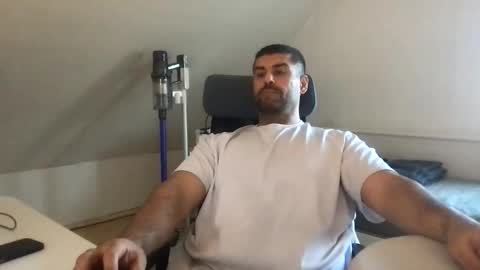 Snapshot of jonbigger237145 chatting on 04/21/26, 06:41 MMG online show from 04/21/26, 06:41