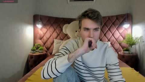 Snapshot of jonnahhell chatting on 11/21/25, 10:19 Jonah online show from 11/21/25, 10:19