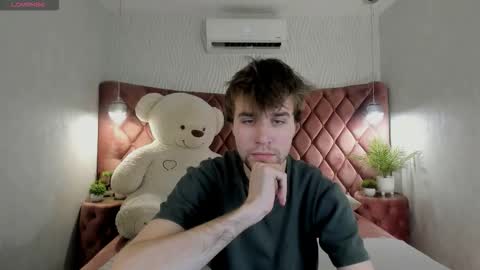 Snapshot of jonnahhell chatting on 11/28/25, 01:03 Jonah online show from 11/28/25, 01:03