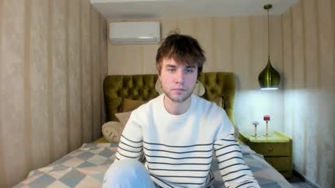 Snapshot of jonnahhell chatting on 12/18/25, 12:00 Jonah online show from 12/18/25, 12:00