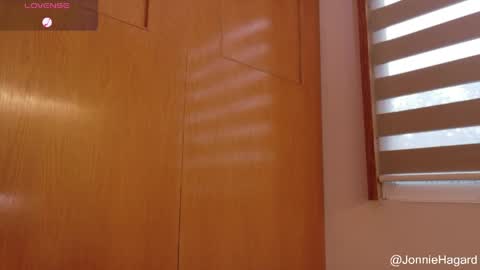 Snapshot of jonniehagard chatting on 04/07/26, 11:37 Jonnie Hagard online show from 04/07/26, 11:37