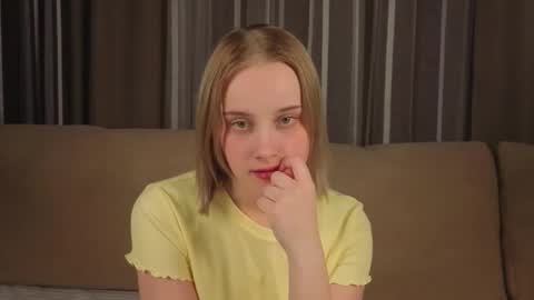 Snapshot of jonnienita chatting on 02/27/26, 11:32 Alice online show from 02/27/26, 11:32