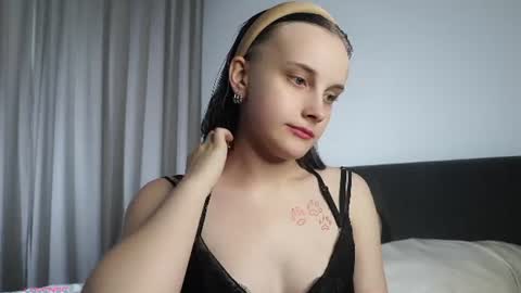 Snapshot of jonnienita chatting on 07/19/26, 12:20 Alice online show from 07/19/26, 12:20
