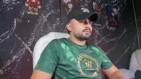 Snapshot of jonnsnow_ chatting on 11/09/25, 04:33 JonSnow online show from 11/09/25, 04:33