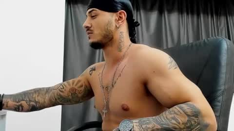 jonnyporn1 online show from 01/05/25, 03:23