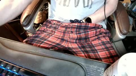 Snapshot of jontn_swift chatting on 04/20/26, 04:37 Jonathon Swift online show from 04/20/26, 04:37