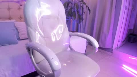 Snapshot of jordan_24_ chatting on 10/05/25, 01:48 JORDAN online show from 10/05/25, 01:48