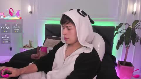 Snapshot of jordan_24_ chatting on 10/31/25, 09:05 JORDAN online show from 10/31/25, 09:05