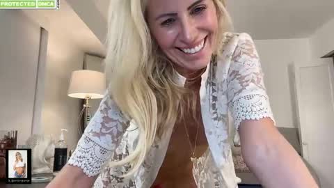 Snapshot of jordyngrangexo chatting on 10/21/25, 10:21 Jordyn Grange online show from 10/21/25, 10:21