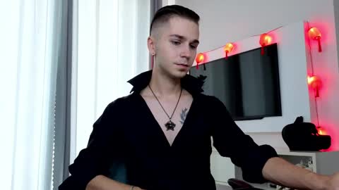 Snapshot of joseph__quinn chatting on 04/11/26, 04:39 Master Joseph online show from 04/11/26, 04:39