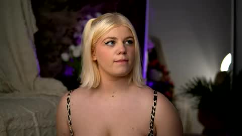 Josephine online show from 05/12/26, 03:42