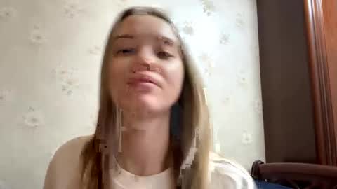 Snapshot of josephstahnke chatting on 11/24/25, 05:29 Anessa online show from 11/24/25, 05:29