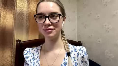 Snapshot of josephstahnke chatting on 11/26/25, 05:08 Anessa online show from 11/26/25, 05:08