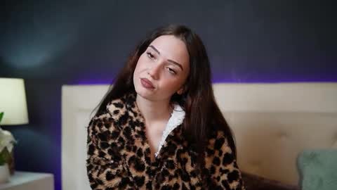  Josie  online show from 11/30/25, 08:13