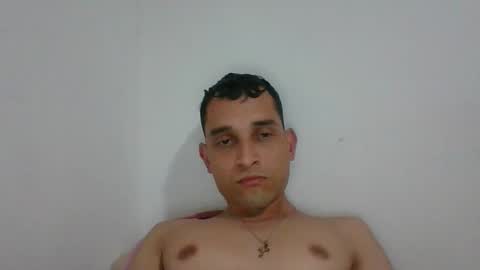 Snapshot of jovenvergonguapo09 chatting on 10/20/25, 02:45 Van Helsing online show from 10/20/25, 02:45