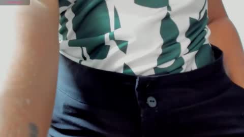 Snapshot of joyaoscura55 chatting on 11/18/25, 08:57 sofiaparker8 online show from 11/18/25, 08:57