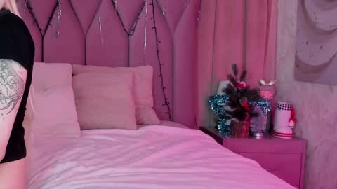 Snapshot of joybarker chatting on 01/11/25, 01:43 Joy Barker online show from 01/11/25, 01:43