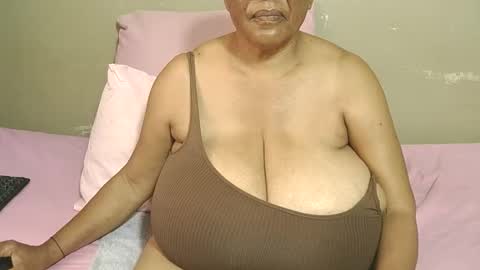 Snapshot of joycemando chatting on 03/12/26, 07:36 DairyQueen online show from 03/12/26, 07:36