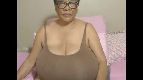 Snapshot of joycemando chatting on 03/23/26, 09:24 DairyQueen online show from 03/23/26, 09:24