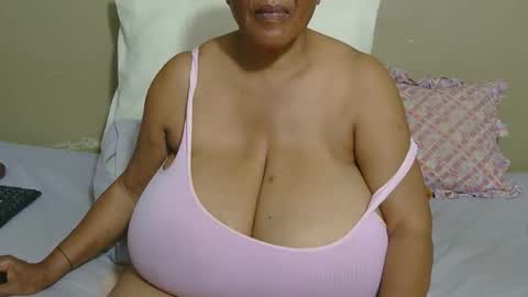 Snapshot of joycemando chatting on 04/16/26, 05:47 DairyQueen online show from 04/16/26, 05:47