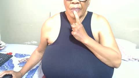 Snapshot of joycemando chatting on 06/18/26, 09:36 DairyQueen online show from 06/18/26, 09:36