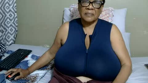 Snapshot of joycemando chatting on 06/20/26, 07:38 DairyQueen online show from 06/20/26, 07:38