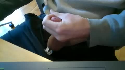 jpguy1989 online show from 12/21/24, 06:34