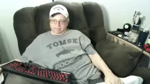 Snapshot of jpmel99 chatting on 11/17/25, 01:00 jpmel99 online show from 11/17/25, 01:00