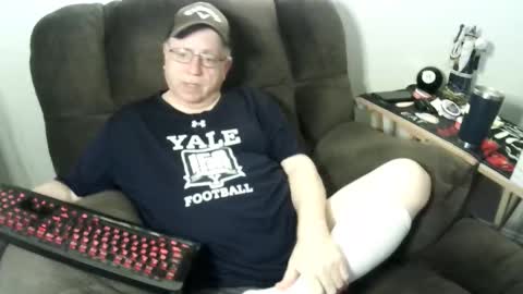 Snapshot of jpmel99 chatting on 11/27/25, 11:51 jpmel99 online show from 11/27/25, 11:51