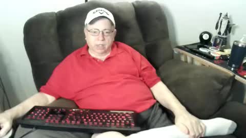 Snapshot of jpmel99 chatting on 12/21/25, 12:18 jpmel99 online show from 12/21/25, 12:18