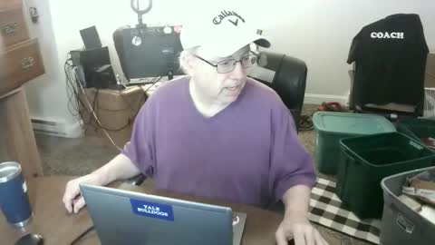 Snapshot of jpmel99 chatting on 05/02/26, 04:17 jpmel99 online show from 05/02/26, 04:17