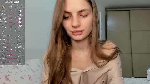 Snapshot of ju_lii chatting on 12/19/25, 03:30 Julia and Julia online show from 12/19/25, 03:30