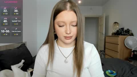 Snapshot of ju_lii chatting on 02/20/26, 01:22 Julia and Julia online show from 02/20/26, 01:22