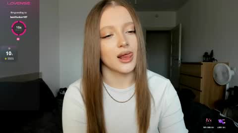 Snapshot of ju_lii chatting on 04/14/26, 07:47 Julia and Julia online show from 04/14/26, 07:47