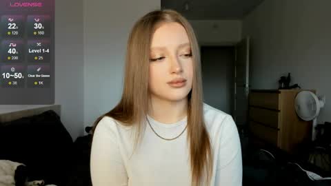 Snapshot of ju_lii chatting on 04/15/26, 01:07 Julia and Julia online show from 04/15/26, 01:07