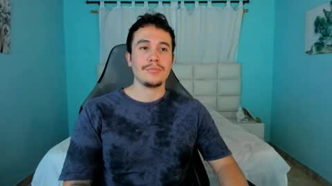Snapshot of juan__jimenez chatting on 04/17/26, 10:35 Juan online show from 04/17/26, 10:35
