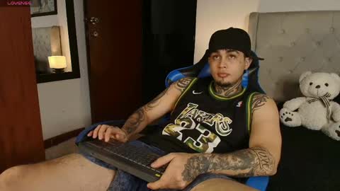 juan_alvarez18 online show from 05/21/26, 02:51