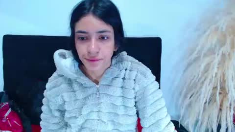 Snapshot of juan_and_luciana chatting on 07/01/26, 11:45 online show from 07/01/26, 11:45