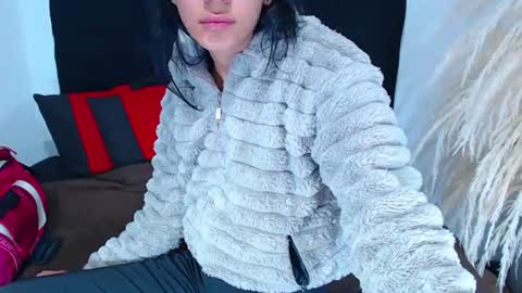 Snapshot of juan_and_luciana chatting on 07/06/26, 11:40 online show from 07/06/26, 11:40